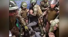 2 Carabineros torturan a joven por infringir toque de queda en Chile