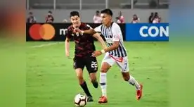José Manzaneda en el partido de Alianza vs. River. Disputa la pelota ante Nacho Fernández José Manzaneda en el partido de Alianza vs. River. Disputa la pelota ante Nacho Fernández