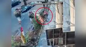 Momento en que hombre recibe la descarga