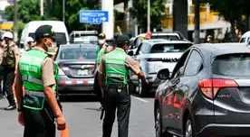 PNP controlando tránsito de vehículos. PNP controlando tránsito de vehículos.