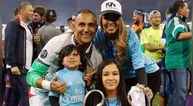 Por la seguridad de su familia Navas dejó París para irse a Costa Rica.