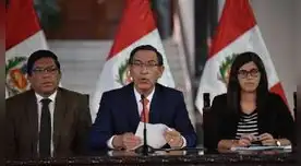 Martín Vizcarra flanqueado de Vicente Zeballos y María Antonieta Alva Martín Vizcarra flanqueado de Vicente Zeballos y María Antonieta Alva