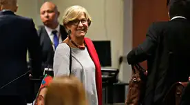 Susana Villarán salió del penal Anexo de Mujeres de Chorrillos y cumplirá prisión domiciliaria en su vivienda de Lurín.