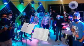 Con sus amigos de la agrupación