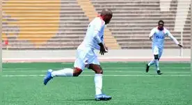 Su golazo le costó la expulsión.