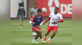 Yovera  de la  Sub 20 luchando un balón con Jefferson Farfán.