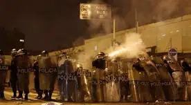 PNP lanza bombas lacrimógenas en marcha pacífica. PNP lanza bombas lacrimógenas en marcha pacífica.