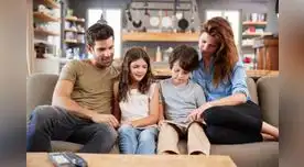 Leer y compartir opiniones en familia.