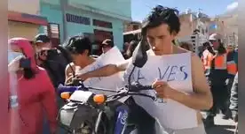 Primos fueron paseados con carteles