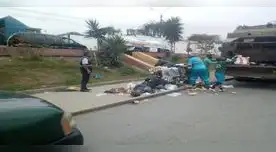Equipo de emergencia recoge basura de calles chalacas