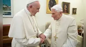 Tanto el pontífice argentino como el papa emérito alemán recibirán la segunda dosis de la vacuna en tres semanas.