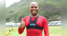 Jorge Molina muestra feliz el GPS