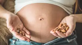 Incluye grasas naturales y frutos secos a tu dieta para aumentar tu producción de óvulos.