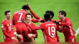 Festejan los jugadores del Bayern Múnich su gol anotado al Bremen.