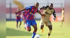 Ismodes lucha el balón con Céspedes en el cotejo que ganó Alianza Universidad a Cusco FC. Ismodes lucha el balón con Céspedes en el cotejo que ganó Alianza Universidad a Cusco FC.