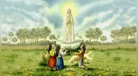 La primera aparición se habría producido el domingo 13 de mayo. En esa oportunidad, los niños estaban un lugar conocido como Cova da Iria, cerca de su pueblo en Fátima.