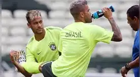 Neymar y Dani Alves se vuelven a encontrar en la selección de Brasil Neymar y Dani Alves se vuelven a encontrar en la selección de Brasil