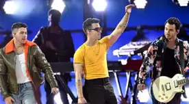 Nick, Joe y Kevin Jonas fueron los últimos artistas en presentarse en los premios Billboard, y presentaron “Sucker” y otras conocidas canciones.