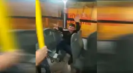 Ladrón fue golpeado por pasajeros de bus. Ladrón fue golpeado por pasajeros de bus.