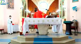 En las imágenes se ve cómo el terremoto hace mover los objetos del templo. Incluso se apagan las luces.