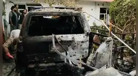 Los daños causados ​​en el lugar de un ataque con cohetes cerca del aeropuerto internacional Hamid Karzai, en Kabul, Afganistán, el 29 de agosto de 2021. (EFE / EPA / STRINGER).