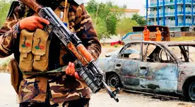 Talibanes disparan al aire para celebrar la retirada estadounidense de Afganistán