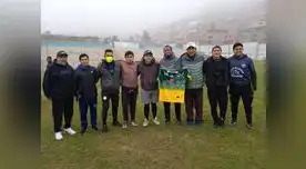 César Espino tomando orgulloso la camiseta de los Angeles Negros . César Espino tomando orgulloso la camiseta de los Angeles Negros .