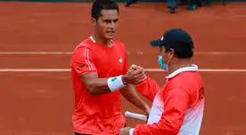 Varillas recibe la felicitación del capitán peruano , Tupi Venero.