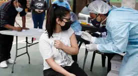 Adolescentes estarán protegidos, próximamente, con vacunas Pfizer.