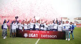 Alianza Lima recibió el tradicional plato que lo proclama como el ganador de la Fase 2. Alianza Lima recibió el tradicional plato que lo proclama como el ganador de la Fase 2.