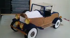 Esta es una de la serie de trabajos que realiza  con papel .