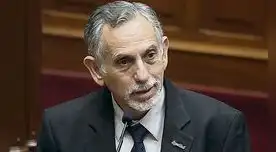 Pedro Francke habría incumplido la ley de contrataciones.