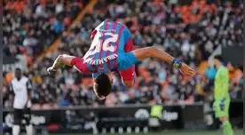 Una pirueta de  Pierre Emerick  Aubameyan para celebrar su gol ante Valencia.