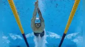 Nadar, tanto en verano como en invierno, permite ponerse en forma.