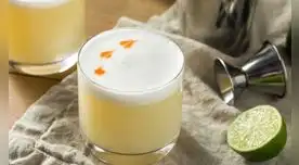 Una de las bebidas banderas infaltables este 28 de julio es el Pisco Sour.