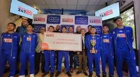 Los jugadores José Carvallo y Rinaldo Cruzado presentes en ceremonia.