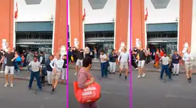 Los turistas se pusieron a bailar con el joven y se robaron el show.