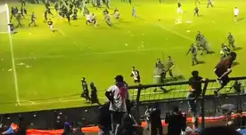 El caos en el Kanjuruhan Stadium se desbordó. El caos en el Kanjuruhan Stadium se desbordó.