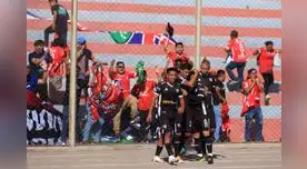 Celebración por el gol marcado de Héctor Zeta que puso el 1-0 para Comercio.