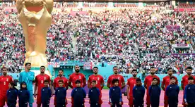Futbolistas de Irán se rehusaron a cantar el himno de su país. Futbolistas de Irán se rehusaron a cantar el himno de su país.