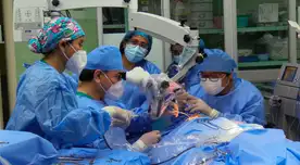 Los médicos en plena operación en el INSN-Breña