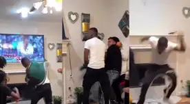 Sus amigos no lo podían creer que tuviera ese comportamiento.