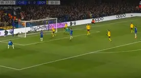 Lukas Havertz lanza fuerte remate y choca en el palo para la fortuna del Dortmund