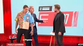 Óscar Ruggeri demuestra cómo se tiene que marcar a Paolo Guerrero para que no haga goles Óscar Ruggeri demuestra cómo se tiene que marcar a Paolo Guerrero para que no haga goles