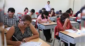 Docentes rindiendo examen para lograr ascensos. Docentes rindiendo examen para lograr ascensos.