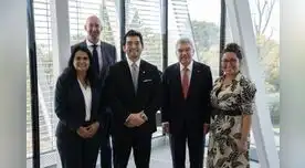 Jenny Martínez (izquierda) junto al presidente del COP.