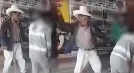 El padre le pegó a sus hijos delante de los ronderos de Cajamarca, tras enterarse del robo. El padre le pegó a sus hijos delante de los ronderos de Cajamarca, tras enterarse del robo.