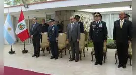 La Fuerza Aérea Argentina (FAA) rindió homenaje a pilotos peruanos por su apoyo en la Guerra de las Malvinas.