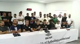 En un solo puño los jugadores de la Liga 1 y Liga 2