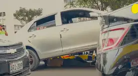 Solo pasa en Perú. El colectivero no tuvo mejor idea que ponerse debajo de su auto para que no se lo lleven. Solo pasa en Perú. El colectivero no tuvo mejor idea que ponerse debajo de su auto para que no se lo lleven.